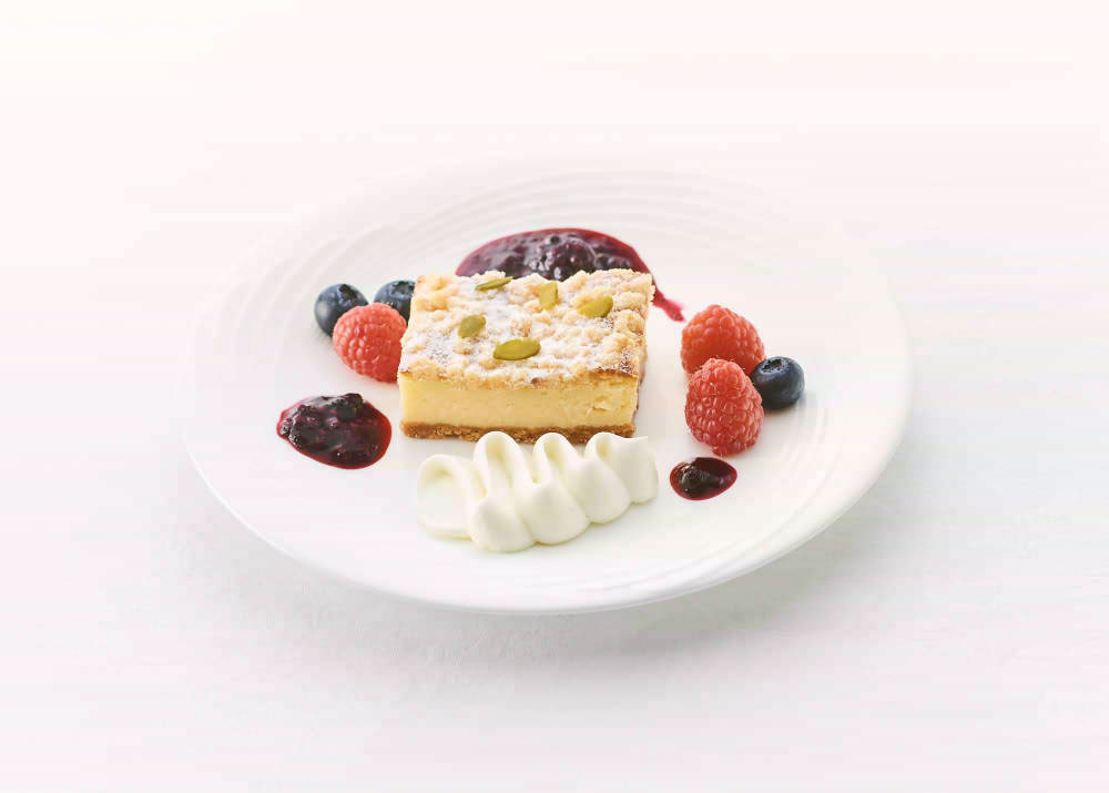ベイクドチーズケーキ ミックスベリーソース添え